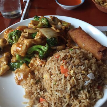 Golden Taipei - Lunch special portion of Chicken with mixed vegetables with pork fried rice and egg roll - Chinese Near Me - Charlotte, North Carolina Golden Taipei - Lunch special portion of Chicken with mixed vegetables with pork fried rice and egg roll - Chinese Near Me - Charlotte, North Carolina