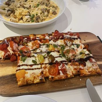 The Corner Craft Kitchen & Bar - Margarita flatbread - New American Near Me - Pasadena, California