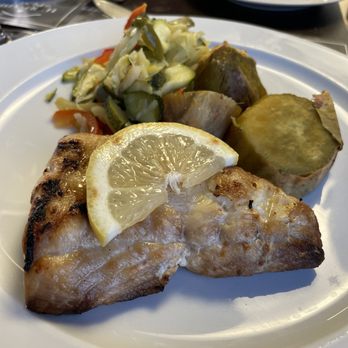 R3 Marisqueira - Guelly  jack with sweet potatoes and vegetables - Seafood Near Me - Praia da Vitória, 20