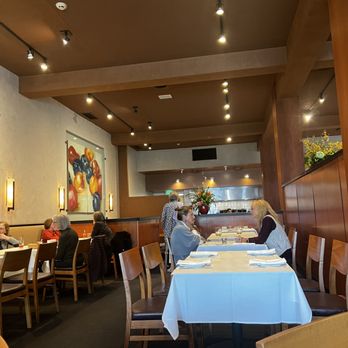 Insalata's - Beautiful, light, good acoustics - Mediterranean Near Me - San Anselmo, California