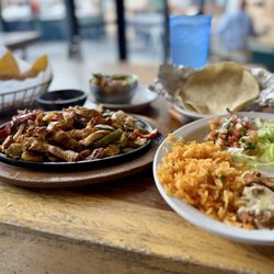 Tacologist Tacos-Tequila-Margaritas - Fajitas