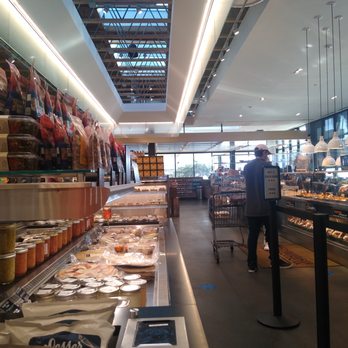 Erewhon - Grocery Near Me - Santa Monica, California