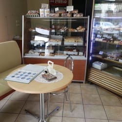 Cukiernia Jedyna - Cukiernia i kawiarenka - tylko jeden, Twój stolik. Cała kawiarnia dla Ciebie. Super :)