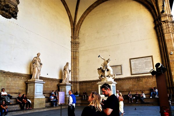Loggia dei Lanzi by null