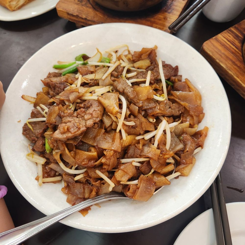 Sweet Wonton King - Beef chow fun - Cantonese Near Me - Flushing, New York Sweet Wonton King - Beef chow fun - Cantonese Near Me - Flushing, New York
