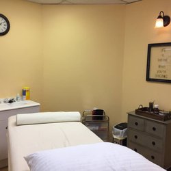 Harmony Acupuncture and Wellness - Harmony Acupuncture and Wellness treatment room 1