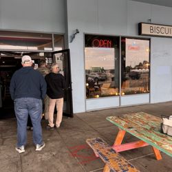 Biscuitclub - The line 10min after they opened!