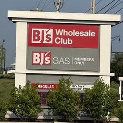 BJ's Wholesale Club - Ineffective Price signage... Be assured it's cheaper than the gas station next-door currently $.50 cheaper than their competitor