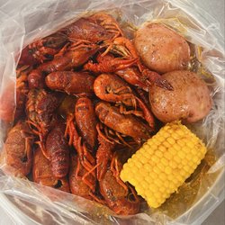 1 LB of crawfish comes with one corn and two potatoes.