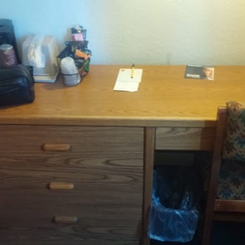 Super 8 by Wyndham Pierre SD - Desk area - Hotels Near Me - Pierre, South Dakota Super 8 by Wyndham Pierre SD - Desk area - Hotels Near Me - Pierre, South Dakota