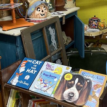 The Amish Mall - Antiques Near Me - Elkhart, Indiana