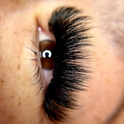 Raw Beauty Lounge - Mega Volume Lash Extensions