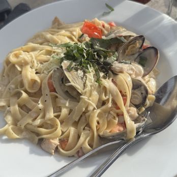 Paradise Beach Grille - Seafood Fettucine - New American Near Me - Capitola, California