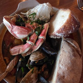 Elliott's Oyster House - Cioppino - Seafood Near Me - Seattle, Washington Elliott's Oyster House - Cioppino - Seafood Near Me - Seattle, Washington