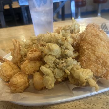Fisherman's Restaurant - Seafood platter - Seafood Near Me - Dedham, Massachusetts Fisherman's Restaurant - Seafood platter - Seafood Near Me - Dedham, Massachusetts