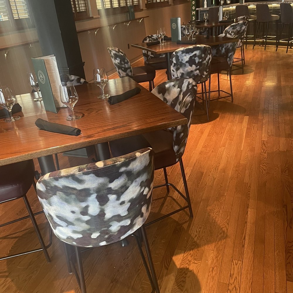 Restaurant Iris - Dining area - Cajun/Creole Near Me - Memphis, Tennessee Restaurant Iris - Dining area - Cajun/Creole Near Me - Memphis, Tennessee