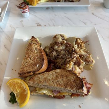Keke's Breakfast Cafe - Egg & Cheese Sandwich With Home Fries - Breakfast & Brunch Near Me - Windermere, Florida
