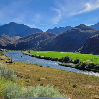 Salmon Gypsy Bed and Breakfast - The view saying goodby. - Bed & Breakfast Near Me - Salmon, Idaho Salmon Gypsy Bed and Breakfast - The view saying goodby. - Bed & Breakfast Near Me - Salmon, Idaho