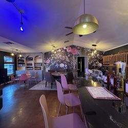Dawsons Creek Winery - Decor/seating