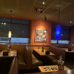 Applebee's Grill + Bar - Dining room