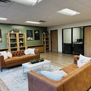 Quick Bail Bonds - Lobby Sitting Area - Bail Bondsmen Near Me - Phoenix, Arizona Quick Bail Bonds - Lobby Sitting Area - Bail Bondsmen Near Me - Phoenix, Arizona