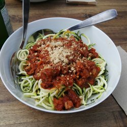 Vida - Zucchini Nudeln mit Gemüsebolognese