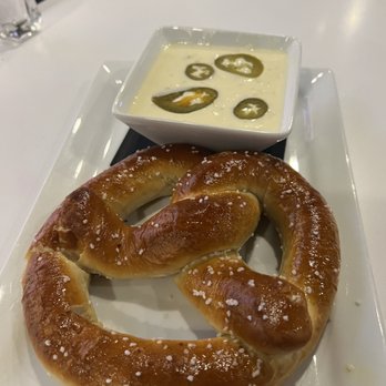 Birdi Golf - Pretzel with Cheese - Golf Near Me - Woodbury, Minnesota Birdi Golf - Pretzel with Cheese - Golf Near Me - Woodbury, Minnesota