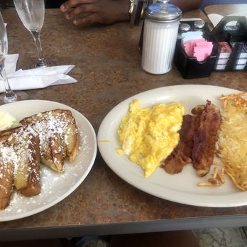 Shelton’s Big Grill - French Toast Combo - Breakfast & Brunch Near Me - Virginia Beach, Virginia Shelton’s Big Grill - French Toast Combo - Breakfast & Brunch Near Me - Virginia Beach, Virginia