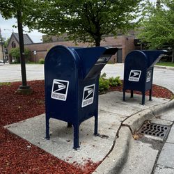 USPS Post Office - Mailboxes at the back of the parking lot.