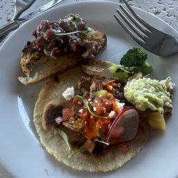 Beef Tartar & Tacos Beef Tartar & Tacos