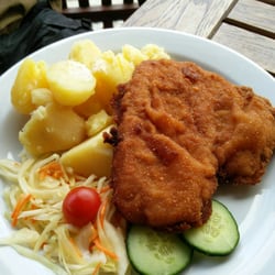 U Coufalů - Smažený kuřecí řízek, brambor.