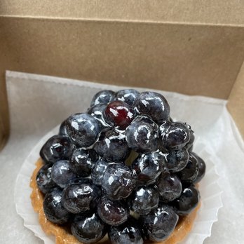 La Bonne Bouchee - Blueberry Fruit Tart - Bakeries Near Me - Saint Louis, Missouri