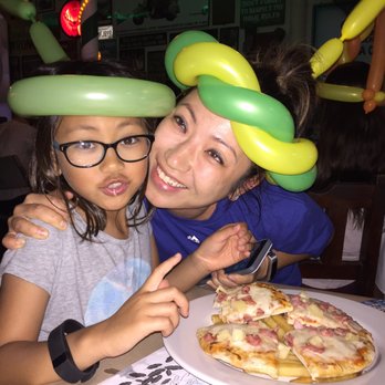 Carlos'n Charlie's - Hawaiian pizza for the kids - Mexican Near Me - Cancún, ROO Carlos'n Charlie's - Hawaiian pizza for the kids - Mexican Near Me - Cancún, ROO