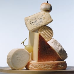 La Table à Fromages - Raclette fondue plateau bleu roquefort fromages chèvre chevre camembert repas manger illustration