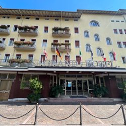 Grand Hotel Gardone - From the street