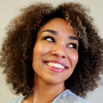 Victor Simmons Curly Daily - Discover beautiful, well defined curls with a deeply hydrating masque treatment. - Hair Stylists Near Me Victor Simmons Curly Daily - Discover beautiful, well defined curls with a deeply hydrating masque treatment. - Hair Stylists Near Me