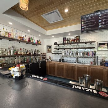 Moondog Pub & Grub - Bar - Burgers Near Me - Chamblee, Georgia