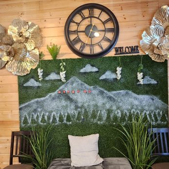 Grab & Go - a living room with a couch and a clock - Juice Bars & Smoothies Near Me - Fairbanks, Alaska Grab & Go - a living room with a couch and a clock - Juice Bars & Smoothies Near Me - Fairbanks, Alaska