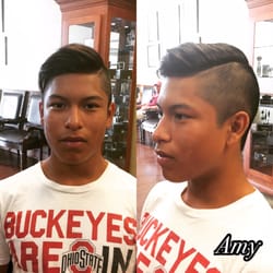 Roosters Men's Grooming Center