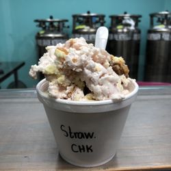 MooMcGinn's Magic Creamery - Strawberry Cheesecake