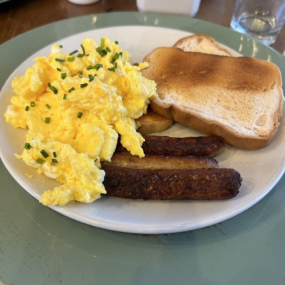 Stone Hearth Inn and Eatery - Included breakfast- eggs, sausage, gluten free toast - Bed & Breakfast Near Me - Chester, Vermont Stone Hearth Inn and Eatery - Included breakfast- eggs, sausage, gluten free toast - Bed & Breakfast Near Me - Chester, Vermont