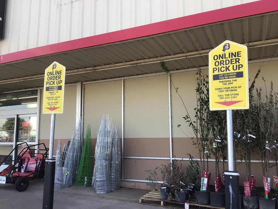 TRACTOR SUPPLY Updated August 2024 13 Photos 220 S Clarence Nash