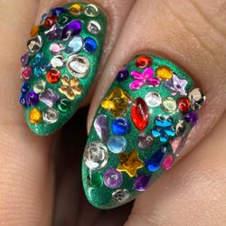Jaelene Sait Quoi - Structured mani with a lot of gems