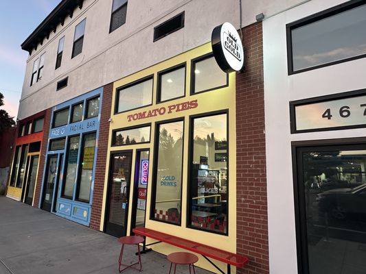 Old Gold Tomato Pie by null