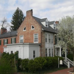 Old Waterstreet Inn - Spring at the Inn