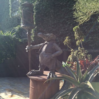 Petit Ermitage - Hotels Near Me - West Hollywood, California