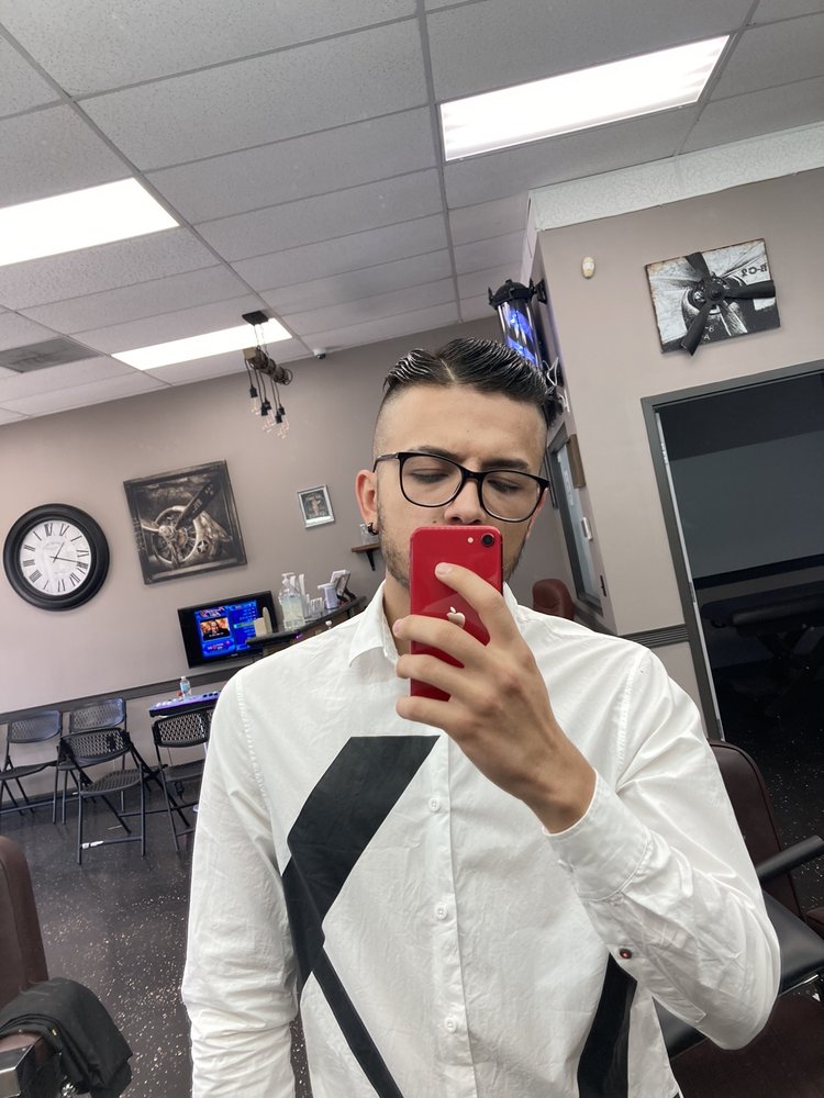 SALON BARBER Updated May 2024 Request an Appointment 4688 Coral