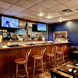 Christie's Seafood & Steaks - Oyster Bar to watch your favorite game. Book your group at Christie's and enjoy the best seafood of Houston.