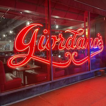 Giordano's - Pizza Near Me - Chicago, Illinois