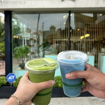 PARU - Matcha latte (left) and blue chamomile (right) - Tea Rooms Near Me - San Diego, California PARU - Matcha latte (left) and blue chamomile (right) - Tea Rooms Near Me - San Diego, California